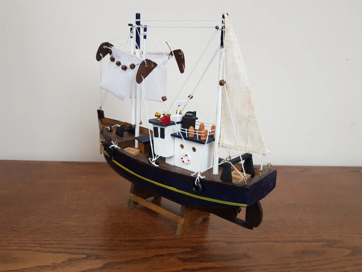 Ahşap El Yapımı Balıkçı Teknesi Taka Maketi