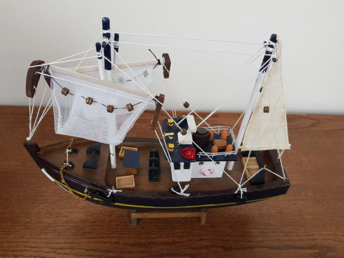 Ahşap El Yapımı Balıkçı Teknesi Taka Maketi